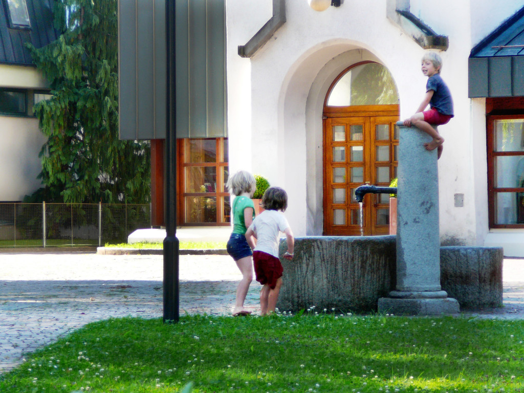 Brunnenkinder a_jpg-1319464540
