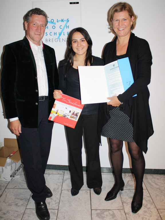 VHS Zeugnisverteilung 2_10_2009_0039 Azize Dertli_jpg-1319624205