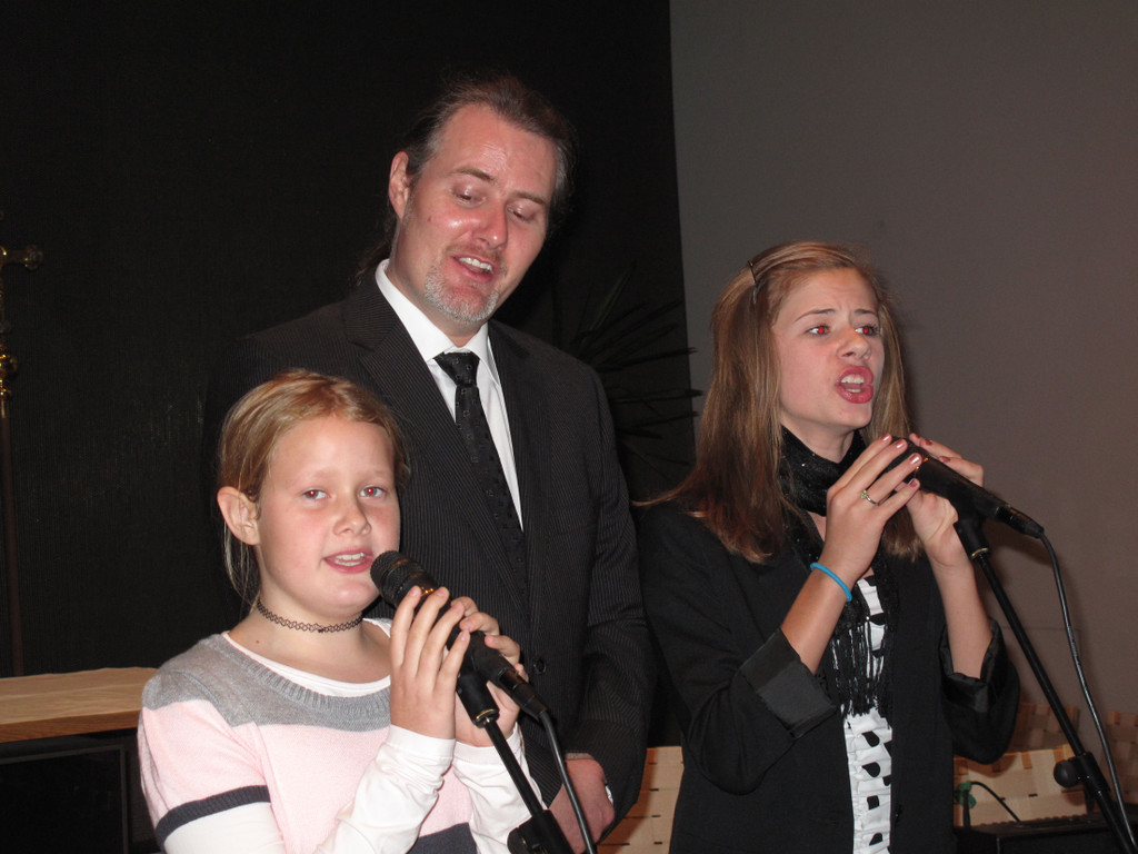 Flotte Lieder von Vater mit T__chtern.JPG