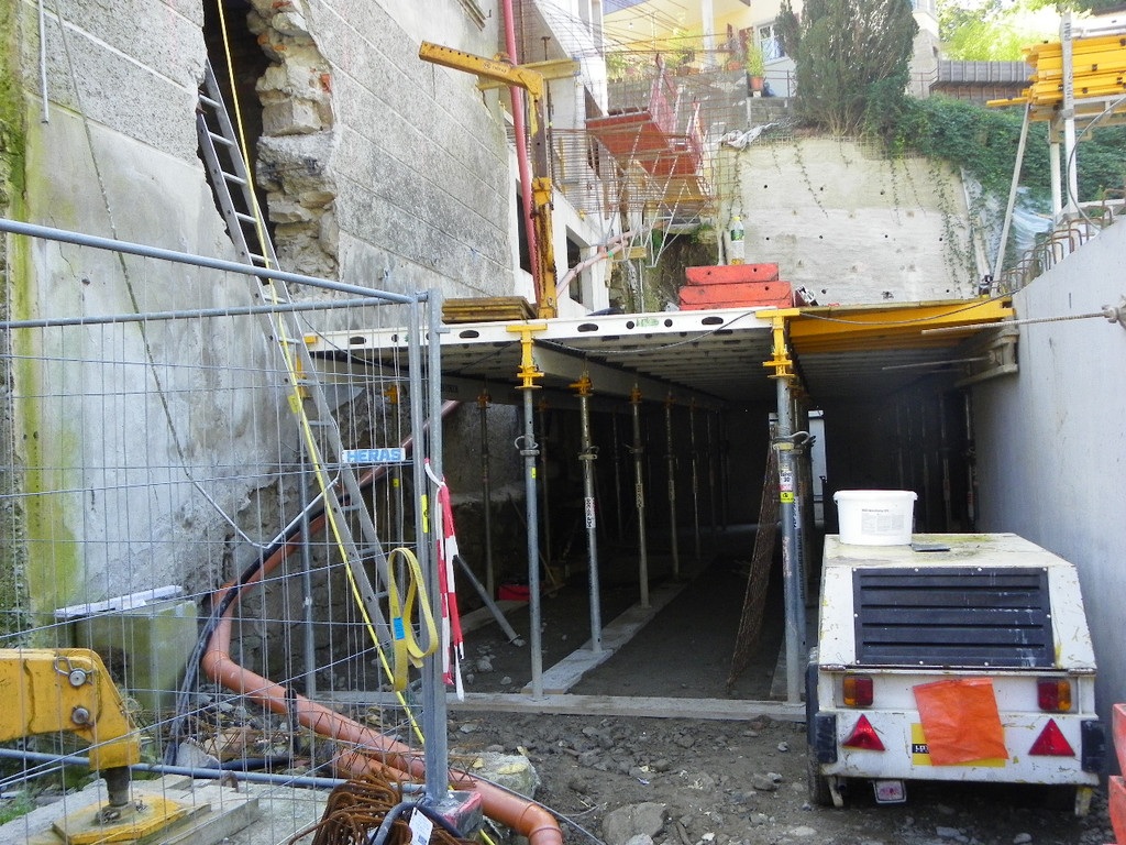 112_8160_JPG-1319715755