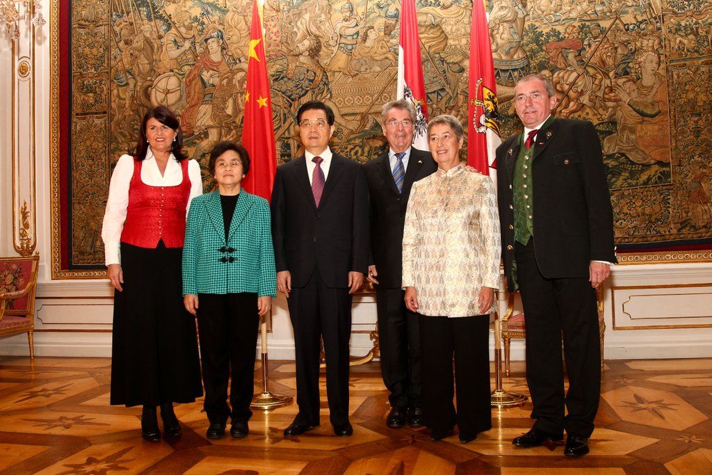 ChinResidenz01111102.jpg