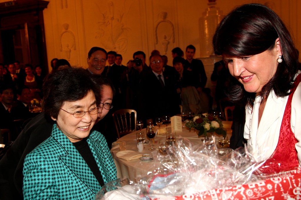ChinResidenz01111105.jpg