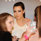 Kim Kardashian promotet Handtaschen-Kollektion in Australien - Riesen Fanhype