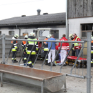 Rankweil: Bauer unter Traktor eingeklemmt