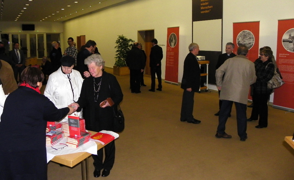 113_0694_JPG-1320456519