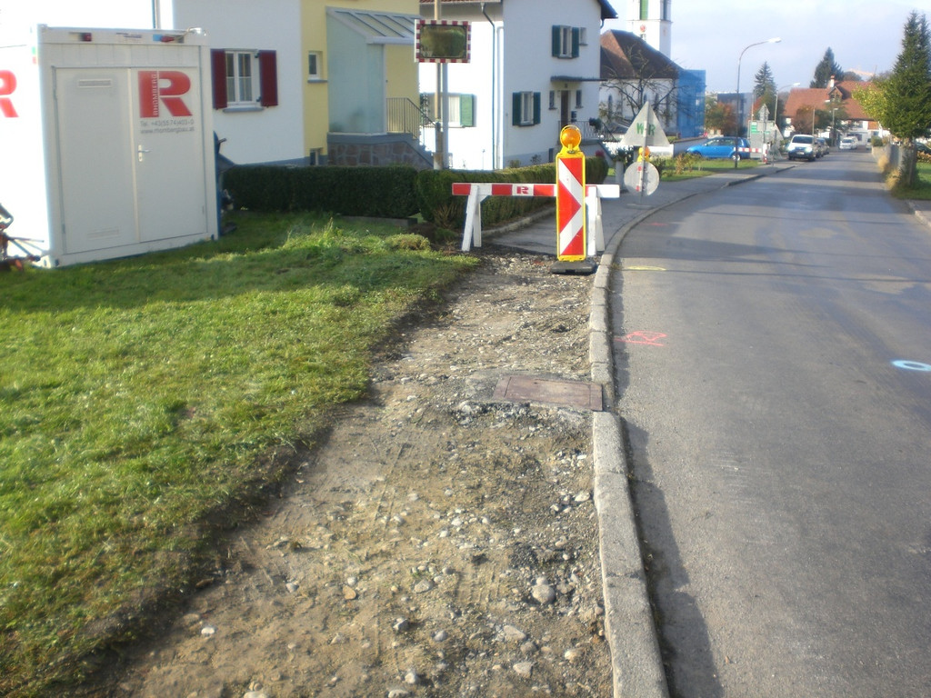 Gehsteig Jesuheim Beginn 30-10-2011 _7__JPG-1320595385