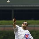 Vince Vaughn2 yankees cubs baseball throws first pitch.jpg