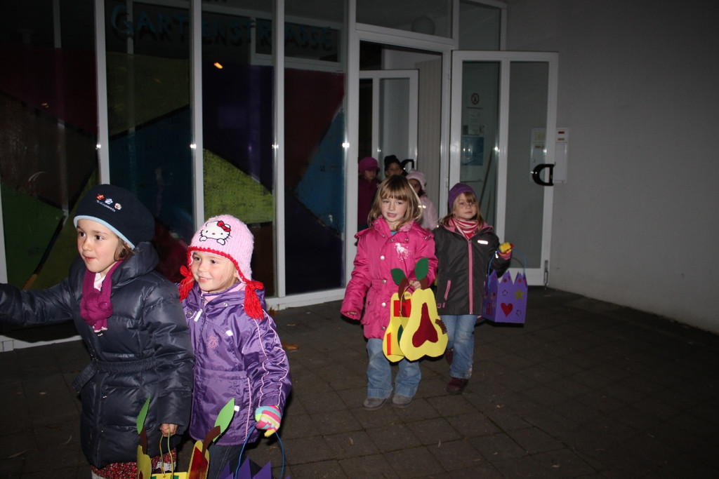Laternenfest KI Gartenstra__e 2011 _25__jpg-1321031337