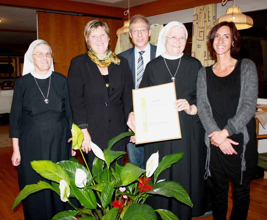 Jesuheim E-Qalin Verleihung OKT 2011 _1__JPG-1321115547