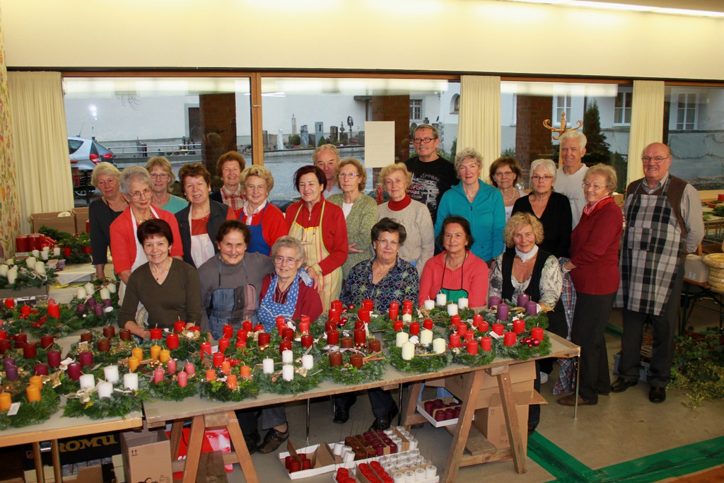 Pfarre Adventkranzbinden 2011 _1__jpg-1321193322