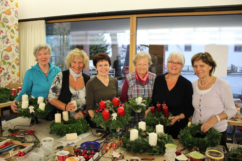 Pfarre Adventkranzbinden 2011 _14__jpg-1321193397