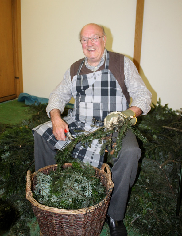 Pfarre Adventkranzbinden 2011 _6__jpg-1321193352