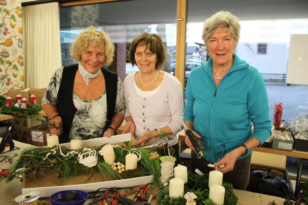 Pfarre Adventkranzbinden 2011 _11__jpg-1321193381