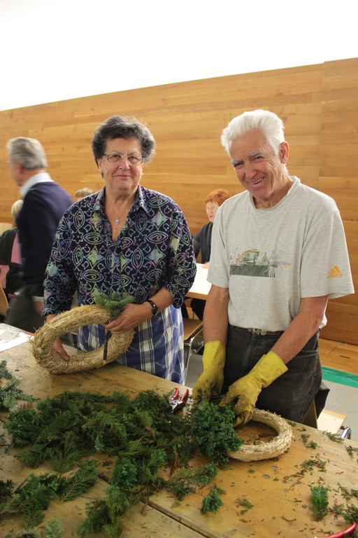 Pfarre Adventkranzbinden 2011 _3__jpg-1321193334