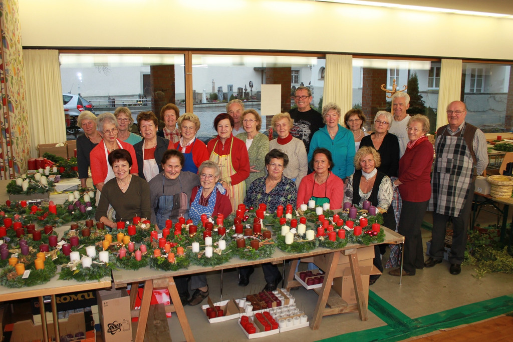 Pfarre Adventkranzbinden 2011 _2__jpg-1321193329