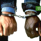 benetton handschellen.jpg