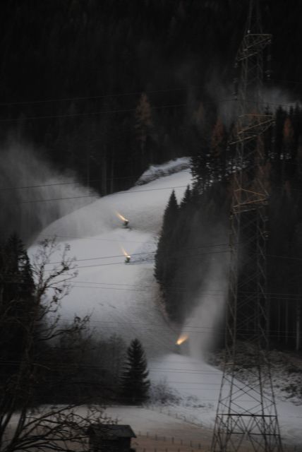 normal_181111schneekanonensfaktivnews008.JPG