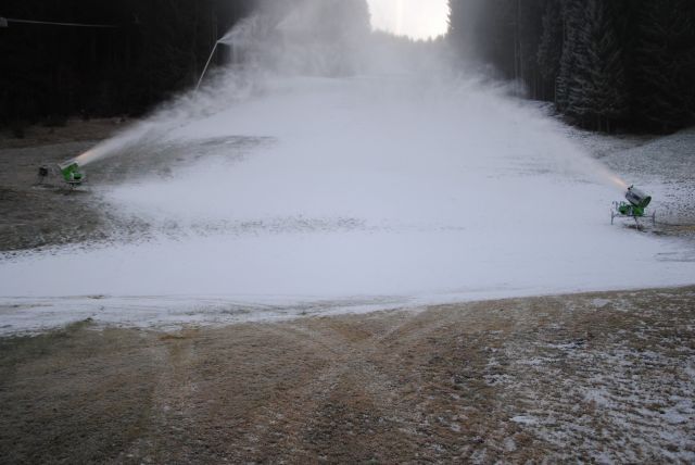 normal_181111schneekanonensfaktivnews009.JPG
