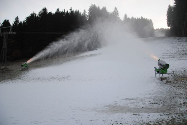 normal_181111schneekanonensfaktivnews010.JPG