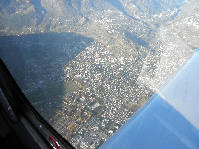 PB122347_JPG-1321645005