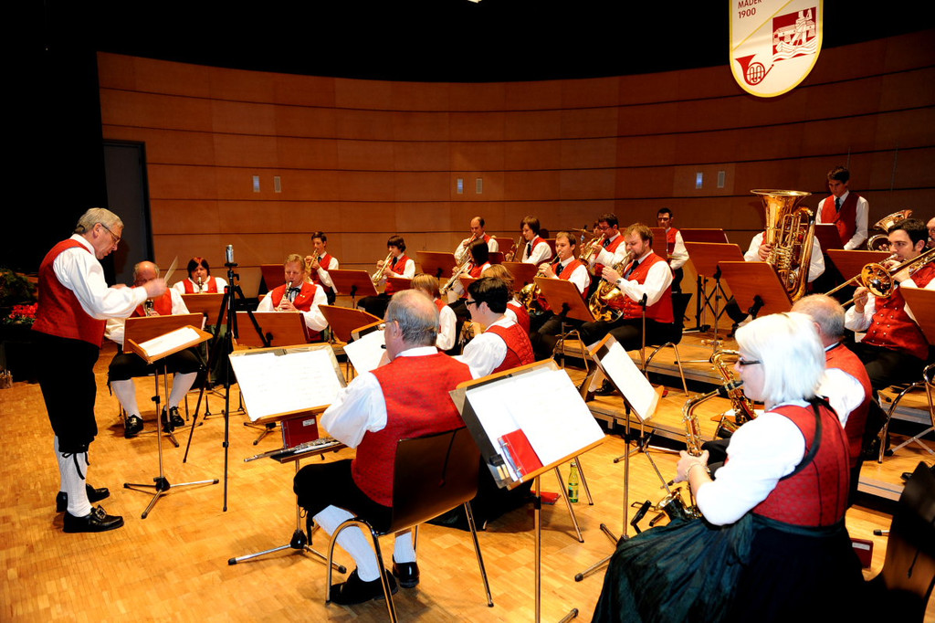 MusikMaeder125.JPG