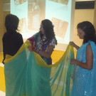 Marina_beim_Sariwickeln_JPG-1321875610