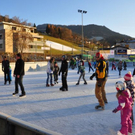 Eislaufen bei Sonnenschein
