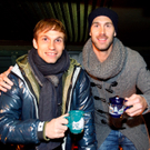 Bullen schenken Glühwein aus