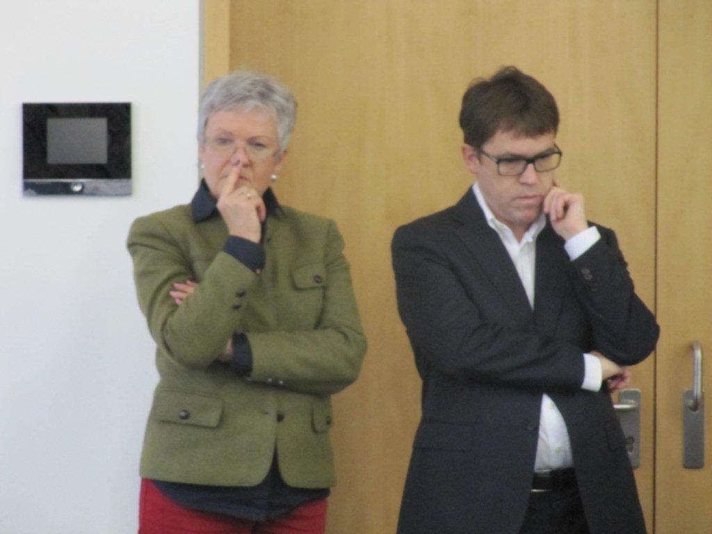 Stadtr__tin und Mag_ Braun sehr konzentriert_JPG-1322150492