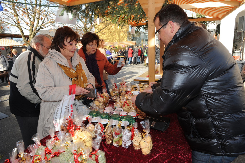 WeihnachtsmarktMaeder140.JPG
