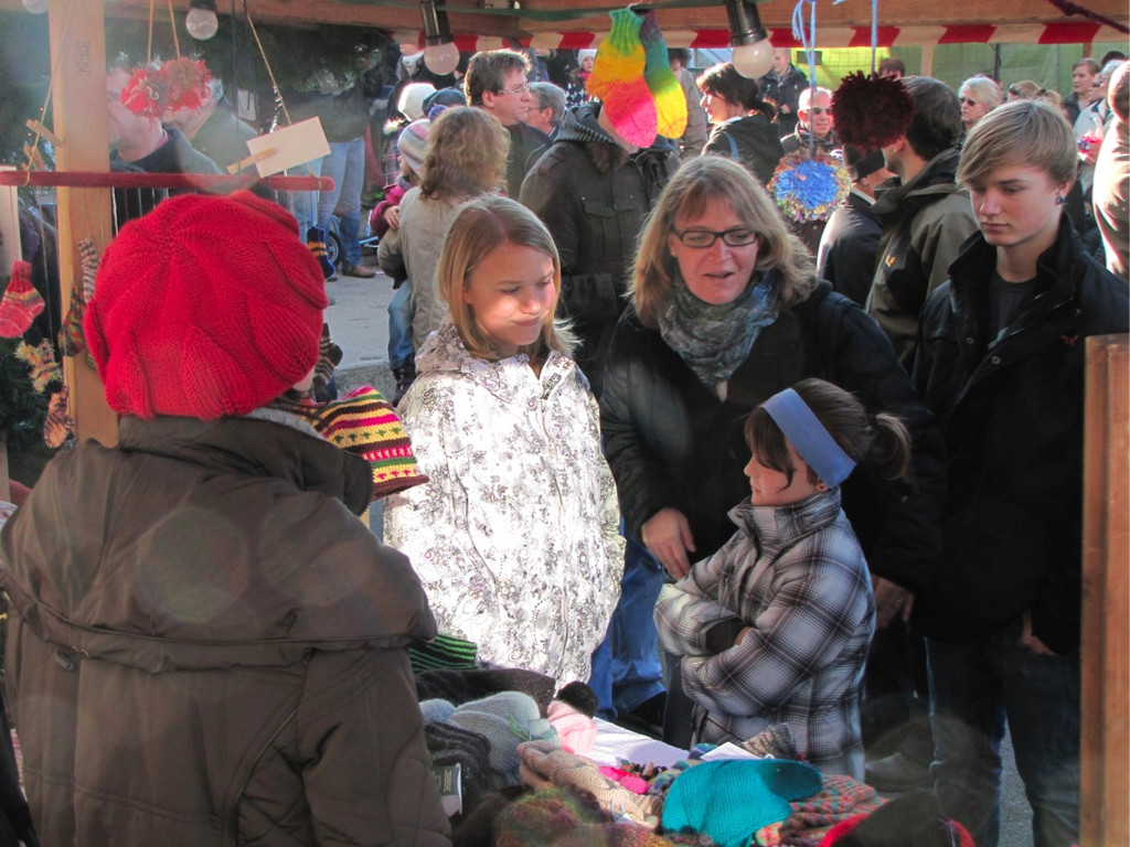BK_adventmarkt_mit_nikolobesuch_gisingen 18_jpg-1322425256
