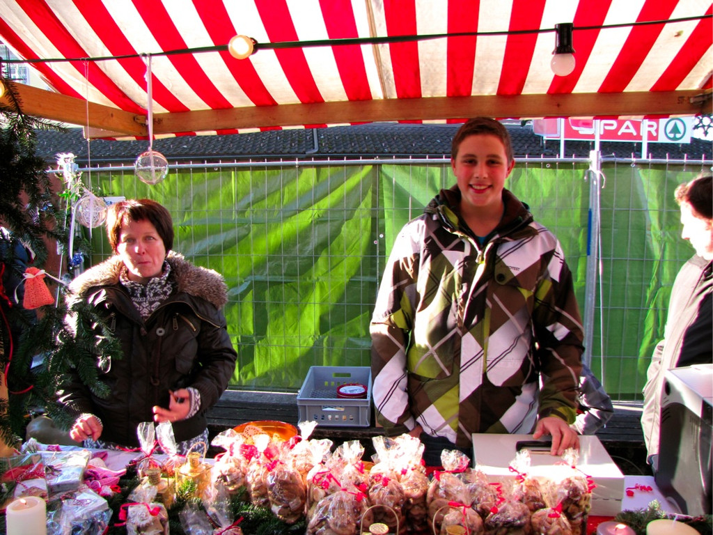 BK_adventmarkt_mit_nikolobesuch_gisingen 31_jpg-1322425355