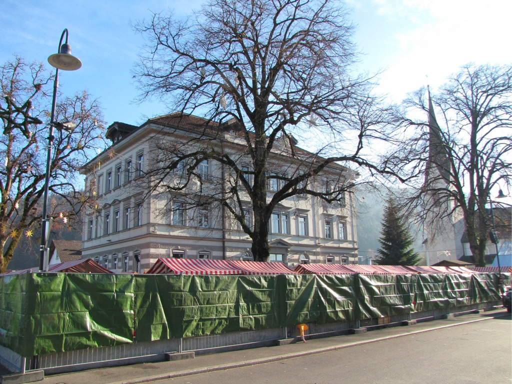 BK_adventmarkt_mit_nikolobesuch_gisingen_jpg-1322425384