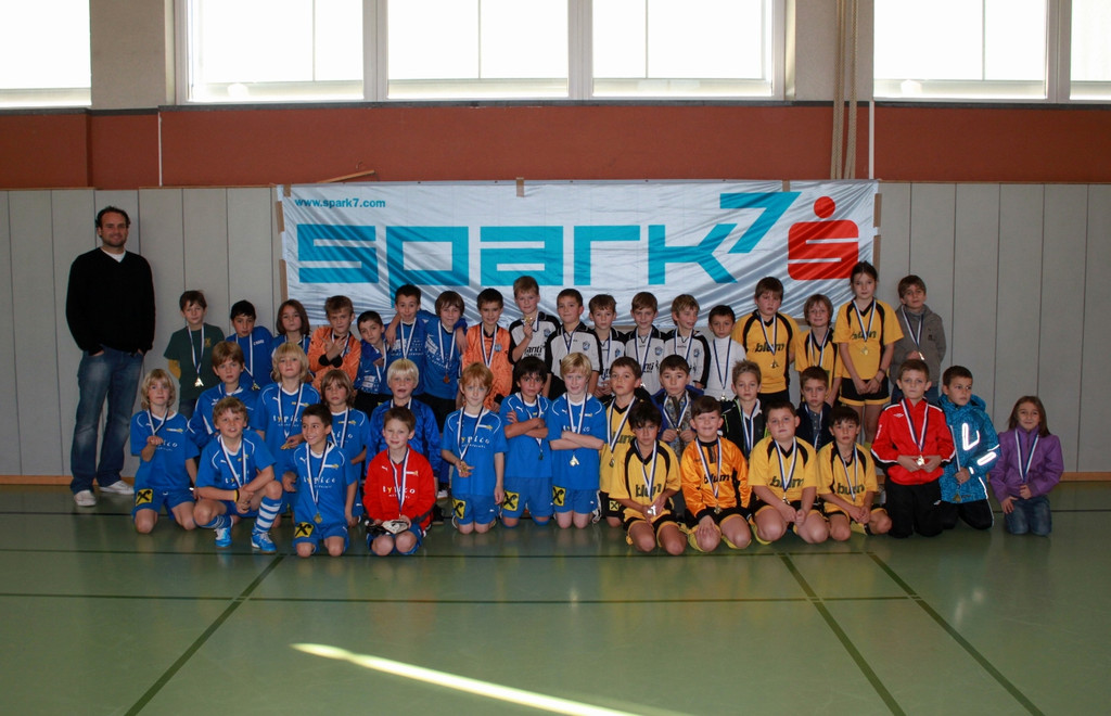 Fu__ball Nachwuchs U 9 HALLE 27-11-2011 _1__jpg-1322429625