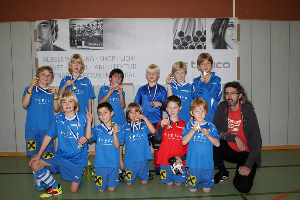 Fu__ball Nachwuchs U 9 HALLE 27-11-2011 _3__jpg-1322429631