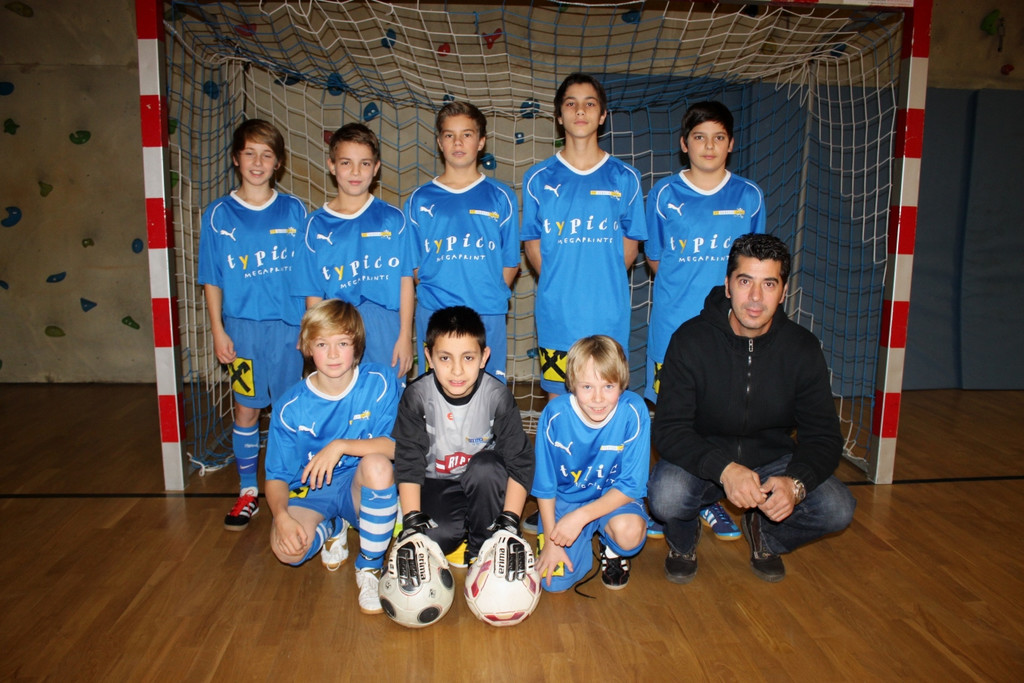Fu__ball Nachwuchs U 14 HALLE 27-11-2011 _1__jpg-1322429734