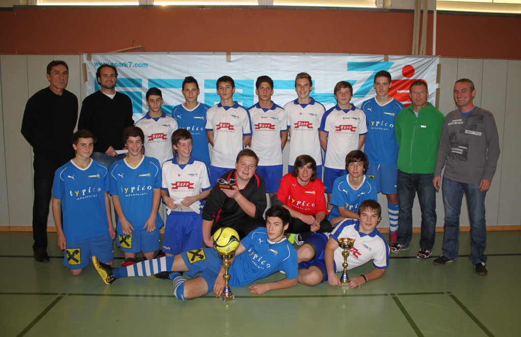 Fu__ball Nachwuchs U 17 HALLE 27-11-2011 _1__jpg-1322429740