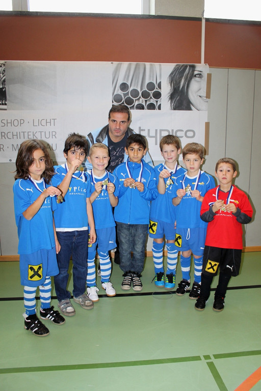 Fu__ball Nachwuchs U 8 HALLE 27-11-2011 _2__jpg-1323004366