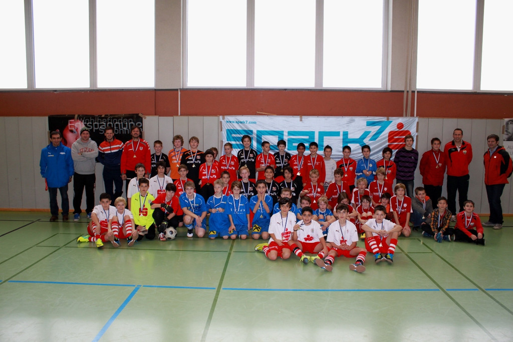 Fu__ball Nachwuchs U 13 HALLE 27-11-2011 _1__jpg-1323004480