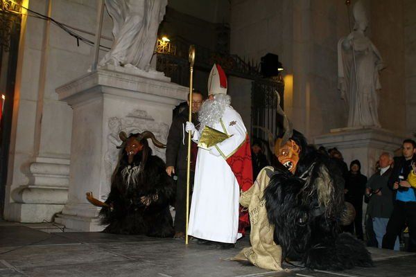 normal_05122011fmt_christkindlkrampus_ta_004.JPG