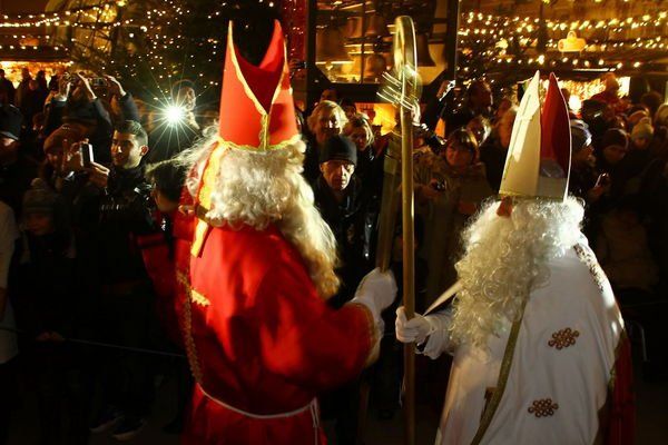 normal_05122011fmt_christkindlkrampus_ta_009.JPG
