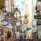 ShoppingGetreidegasse08121104.jpg
