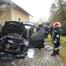 Feuerwehreinsatz bei Fahrzeugbrand in Neunkirchen: Mercedes schwer beschädigt