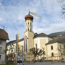 Schrunser Kirche und Kirchplatz