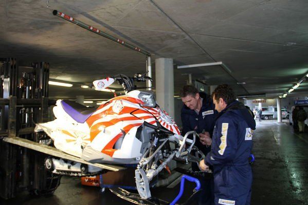 normal_10122011fmt_snowmobile_fm_02.jpg