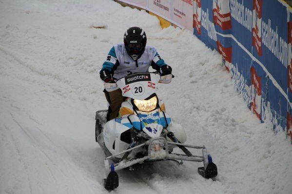 normal_10122011fmt_snowmobile_fm_08.jpg