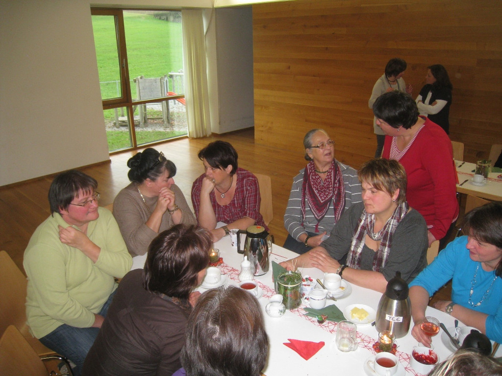 Baeuerinnen Leiblachtal Fruehstueck 2011 _3__jpg-1323588657