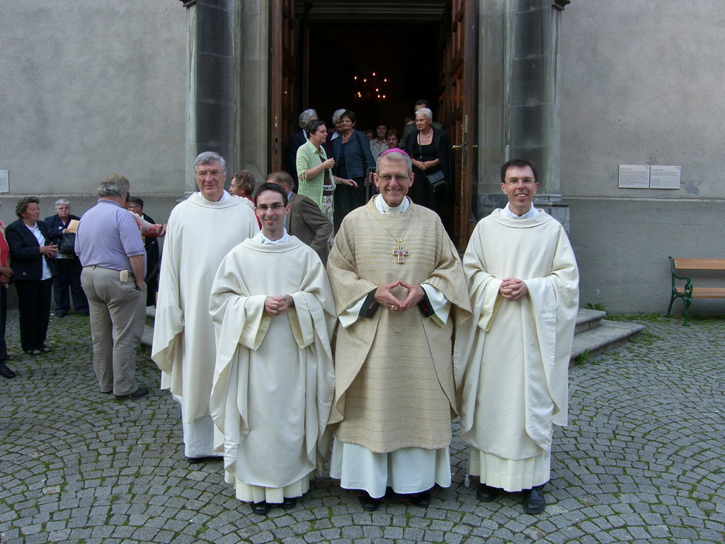 SH100449_JPG-1323618874