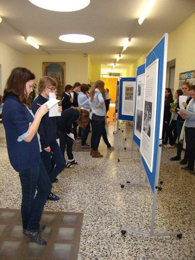 riedenbg_no_childs03_jpg-1323794573