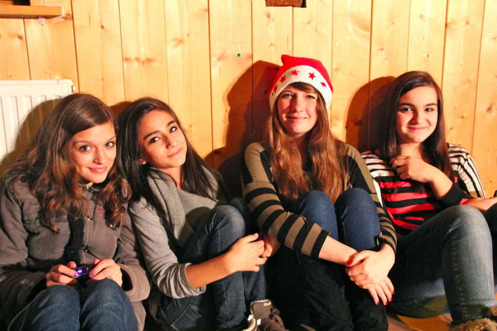 BK_x_mas_party_k9_jpg-1324203709